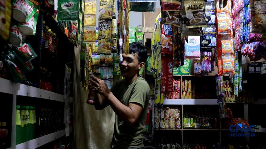 Warung Madura di area Pasar Minggu, Jakarta Selatan, Rabu (13/5/2026). (CNBC Indonesia/Muhammad Sabki)