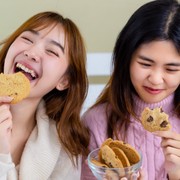 3 Ciri Kepribadian Orang Lebih Suka Ngemil Dibanding Makan Berat