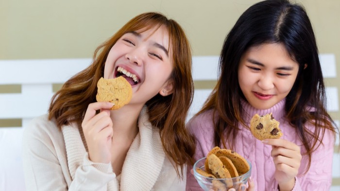 3 Ciri Kepribadian Orang Lebih Suka Ngemil Dibanding Makan Berat