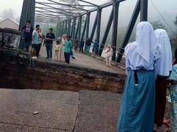 Jembatan Penghubung 2 Desa di OKU Selatan Putus Akibat Sungai Teliti Meluap