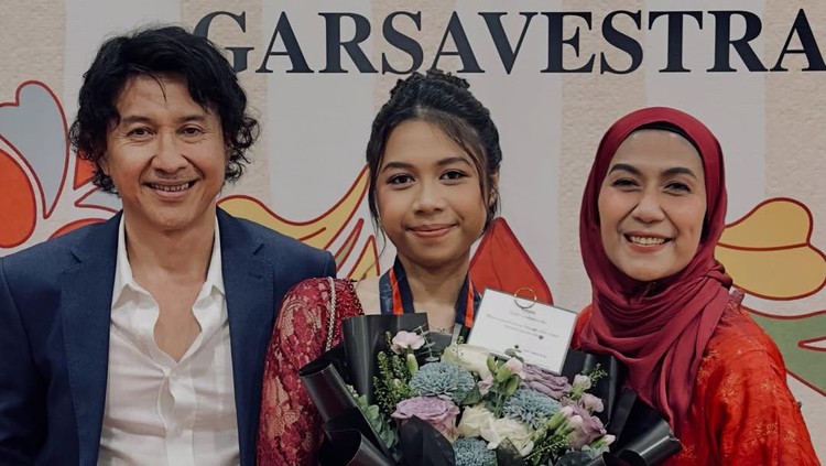 Agus Kuncoro dan Anggia Jelita Bersama Anak