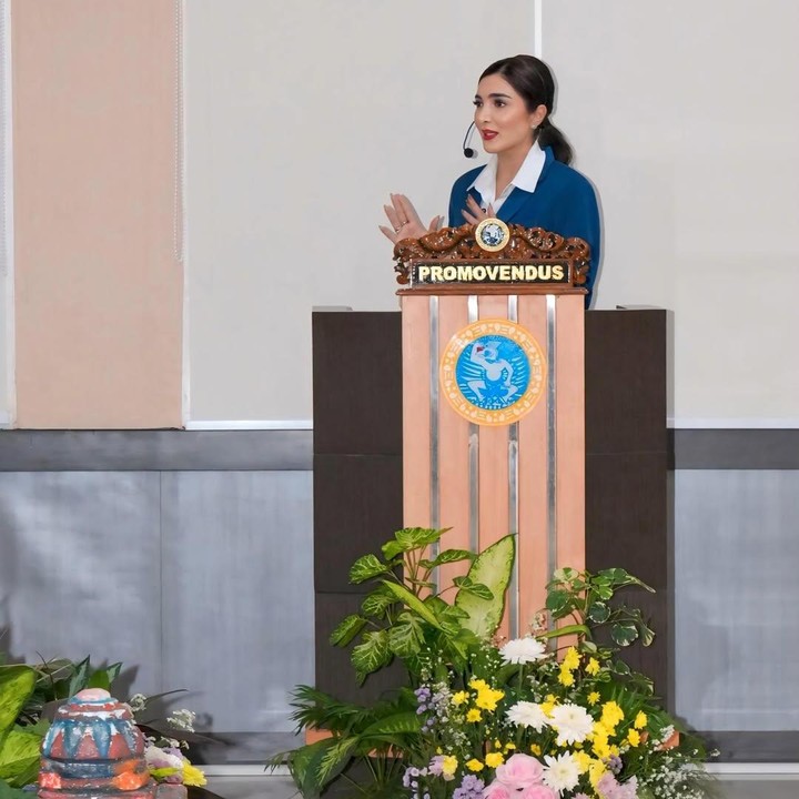 <p>Ashanty tak lupa menyampaikan harapannya usai lulus S3. Ia berharap disertasi atau karya tulis penelitian akhirnya di program Doktor bisa bermanfaat dan menginspirasi. "Semoga karya ini nantinya dapat menjadi inspirasi, referensi, dan mengalir menjadi literasi. <em>Bismillah</em> untuk langkah yang baru," ungkap perempuan 42 tahun ini. (Foto: Instagram @ashanty_ash)</p>