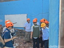Wagub Jateng Gus Yasin Tinjau MTs Muhammadiyah Sragen yang Atapnya Ambruk