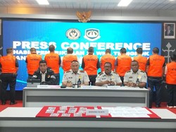 11 WNA China Jadi Penambang Emas Ilegal di Gunung Botak Maluku Dideportasi