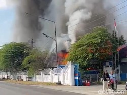 Parkiran Pabrik Ban di Purworejo Kebakaran, Ratusan Kendaraan Karyawan Hangus
