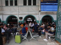 Pasar Senen Jadi Stasiun Kereta Api Jarak Jauh Tersibuk di Indonesia
