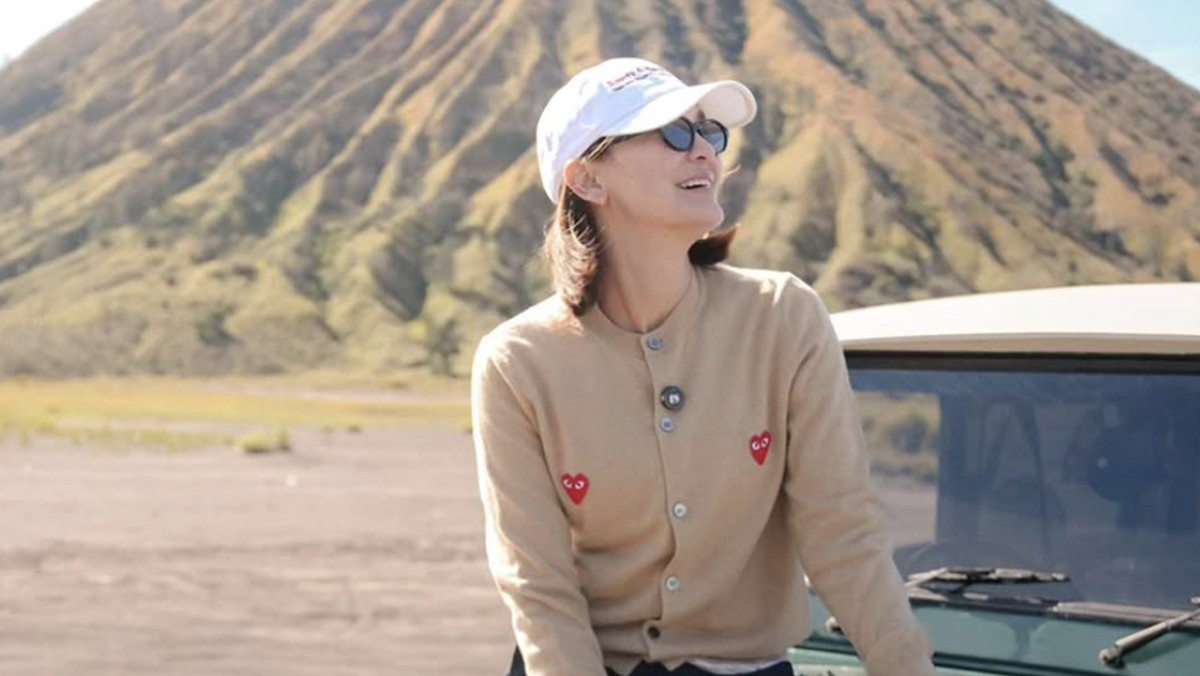 Luna Maya liburan ke bromo dan air terjun Tumpak Sewu