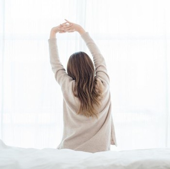 5 Manfaat Rutin Stretching 10 Menit Setelah Bangun Tidur