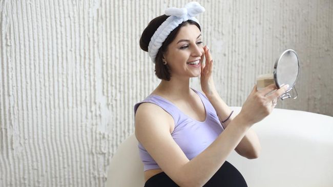 Perawatan Wajah Ibu Hamil, Perhatikan Skincare Routine yang Aman Menurut Dokter
