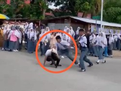 Detik-detik 2 Satpam SMK 1 Polewali Dikeroyok Siswa Usai Tegur Pelaku Merokok