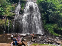 Menjernihkan Mata dan Pikiran di Curug Tilu Leuwi Opat