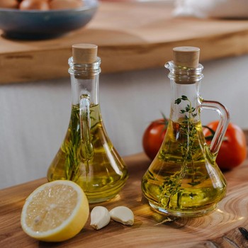 4 Manfaat Rutin Minum Olive Oil Lemon Shot di Pagi Hari