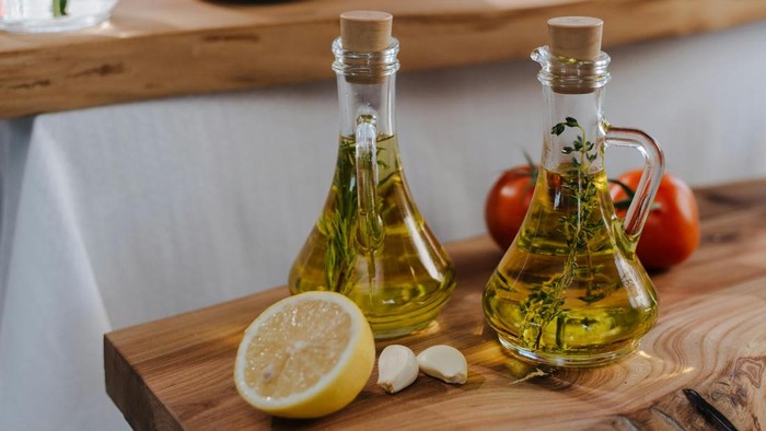 4 Manfaat Rutin Minum Olive Oil Lemon Shot di Pagi Hari