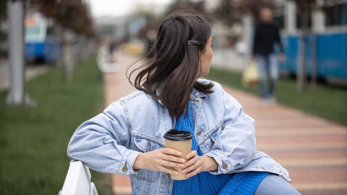 5 Cara Unik Introvert Menunjukkan Perhatian Lewat 