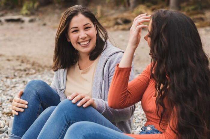 Bulan lahir April identik dengan energi hangat dan penuh semangat positif. Mereka sering membuat orang lain merasa aman untuk jadi diri sendiri./ Foto: magnific.com