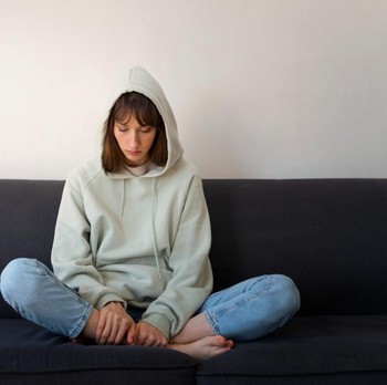 5 Tanda Orang Mudah Insecure dan Cara Mengatasinya