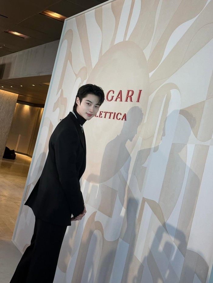 Belum lama ini, aktor Korea Byeon Woo Seok hadir dalam salah satu acara yang diselenggarakan oleh BVLGARI, merek perhiasan mewah asal Italia./ Foto: instagram.com/byeonwooseok
