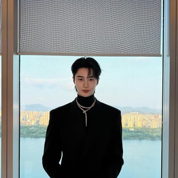 5 Potret Penuh Pesona Byeon Woo Seok Saat Menghadiri Event BVLGARI