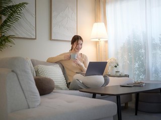 Sofa Baru Bikin Ruang Tamu Terasa Sempit? Masalahnya di Jarak, Bukan Model