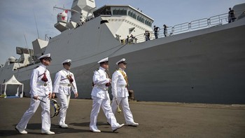 FOTO: Melihat Kapal Perang Belanda HNLMS De Ruyter di Surabaya
