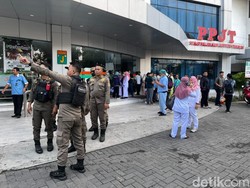 Data Terbaru! 44 Pasien Dievakuasi Saat PPJT RSUD dr Soetomo Kebakaran