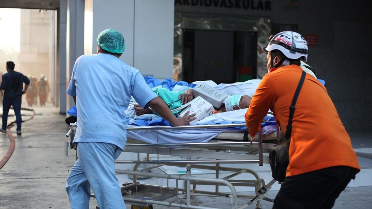 FOTO: Kebakaran di Pusat Pelayanan Jantung RSUD dr Soetomo Surabaya