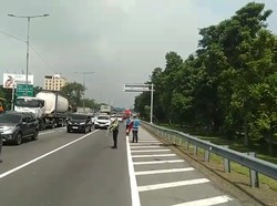 Truk Tabrakan di Tol Waru-Perak, Sempat Macet Panjang