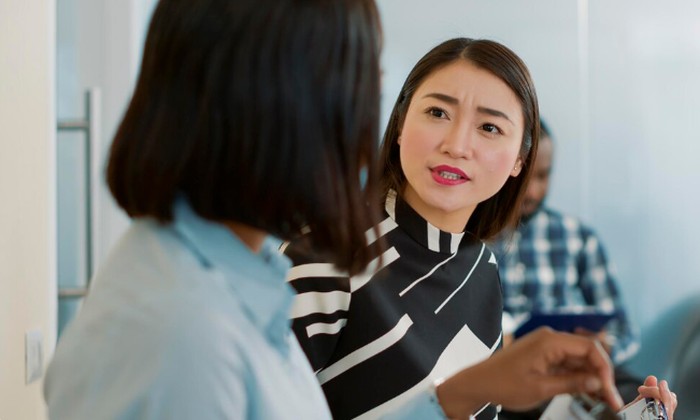 Libra dikenal sulit menerima kritik karena menganggap komentar negatif sebagai bentuk serangan personal. Mereka lebih nyaman menerima masukan dengan cara yang lembut dan tidak menghakimi./ Foto: freepik.com/DC Studio