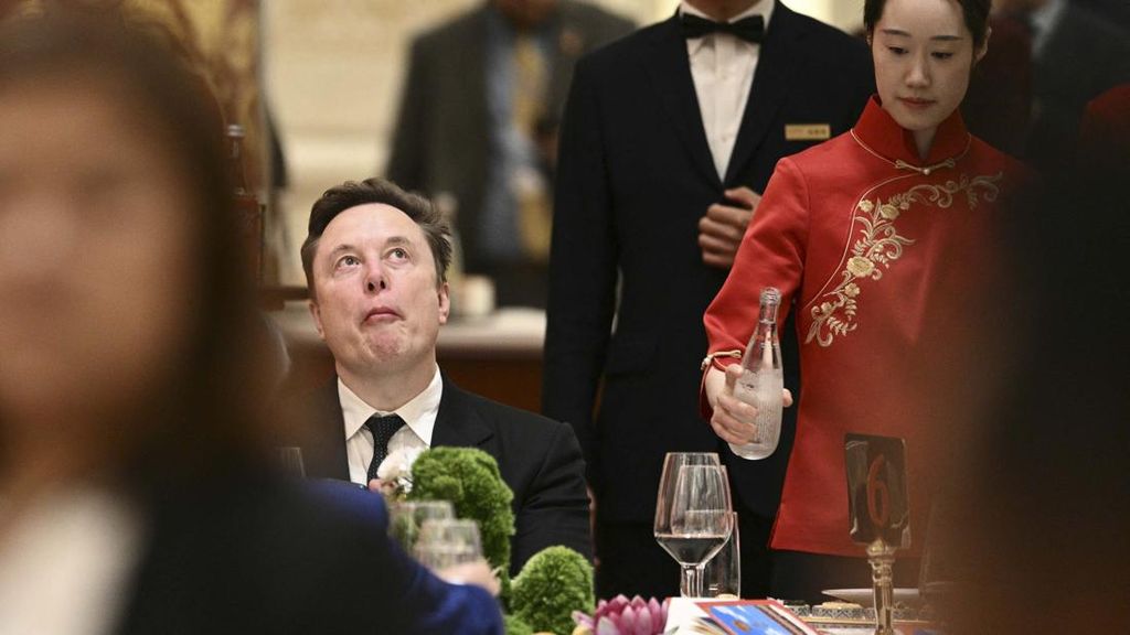 FOTO: Gerak-gerik Elon Musk saat Ikut Trump ke China