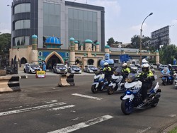 Video Polisi Berlakukan One Way dari Puncak ke Jakarta Siang Ini