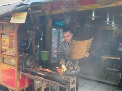 Perjuangan Haidir 13 Tahun Jualan Sate dari Trotoar ke Ruko di Mayestik