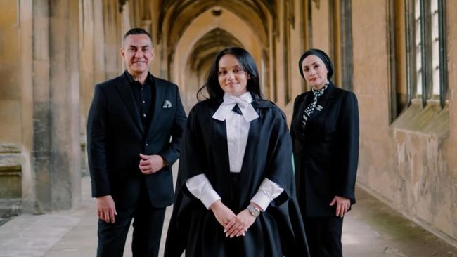 Potret Farah Labita Putri Ferdy Hasan Wisuda S2 Universitas Cambridge, Jadi Lulusan Terbaik