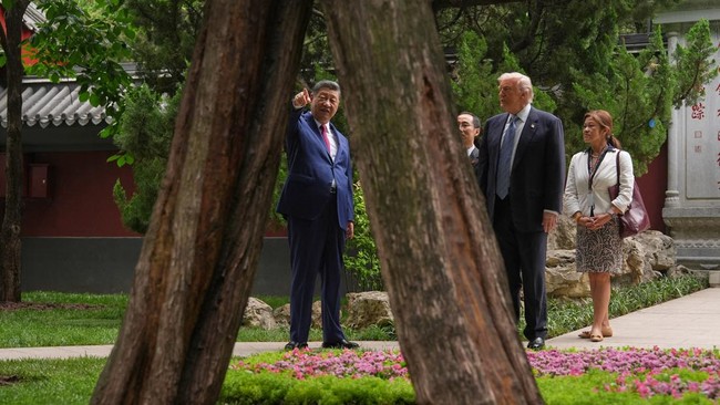 Rombongan Trump Buang Semua Barang Pemberian China, Kenapa?