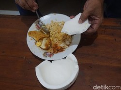 Kebiasaan Pria Jombang Makan Kelapa Pun Dipahami Tetangga Saat Hajatan