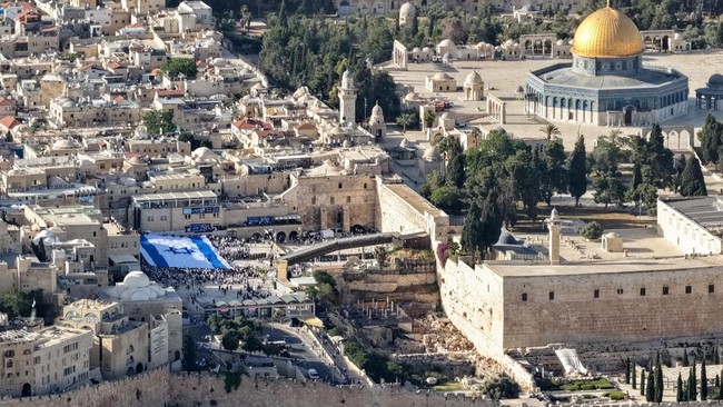 Warga Israel Terang-Terangan Serbu Kompleks Masjid Al-Aqsa