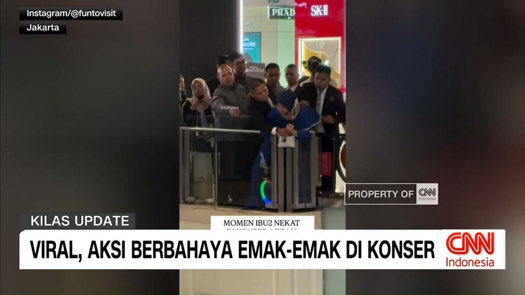 VIDEO: Viral, Aksi Berbahaya Emak-Emak di Konser