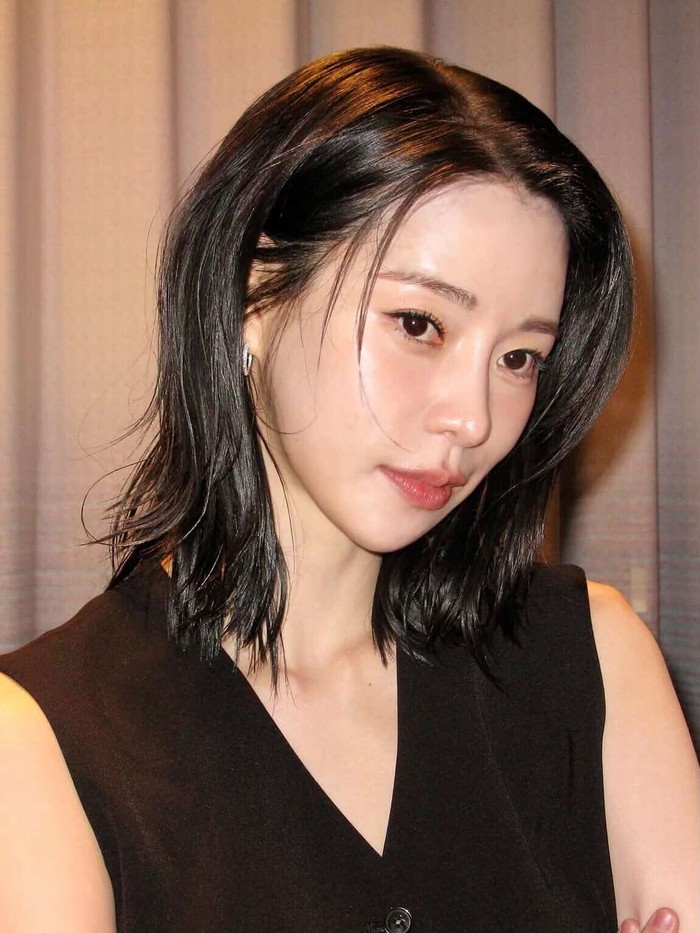 Tidak hanya akting, Lim Ji Yeon juga berhasil menjadi brand ambassador berbagai merk populer dunia, salah satunya Loewe./ foto: instagram.com/limjjy2