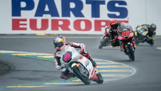 Veda Ega Pratama menempati peringkat ke-19 dalam sesi practice Moto3 Catalunya 2026 yang berlangsung di Sirkuit Catalunya, Jumat (15/5) malam waktu Indonesia.