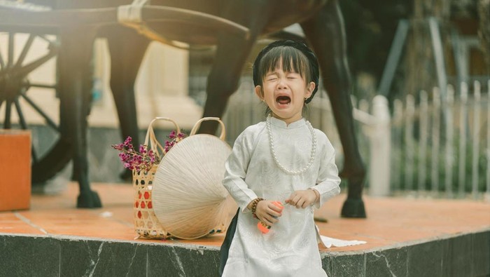 6 Cara Menangani Anak Tantrum di Tempat Umum Menurut Ahli