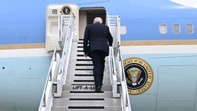 Pulang ke AS, Rombongan Trump Buang Semua Barang dari China