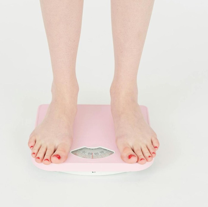 Manfaat konsumsi jus wortel juga bisa dirasakan untuk membantu pengelolaan berat badan karena rendah kalori dan mengandung nutrisi penting.