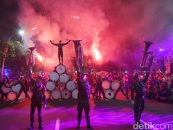 Warna-warni Parade Surabaya Vaganza 2026 Penuh Sorak Pengunjung