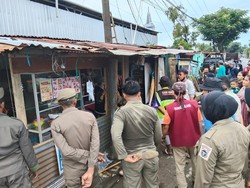 20 Tahun Kuasai Fasum, 16 PKL di Samping Tol Barawaja Makassar Ditertibkan