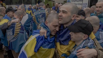 FOTO: Dimediasi AS, Rusia dan Ukraina Tukar 205 Tawanan Perang