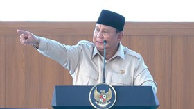 Prabowo Perintahkan Panglima & Kapolri Tertibkan Aparat Tukang Backing