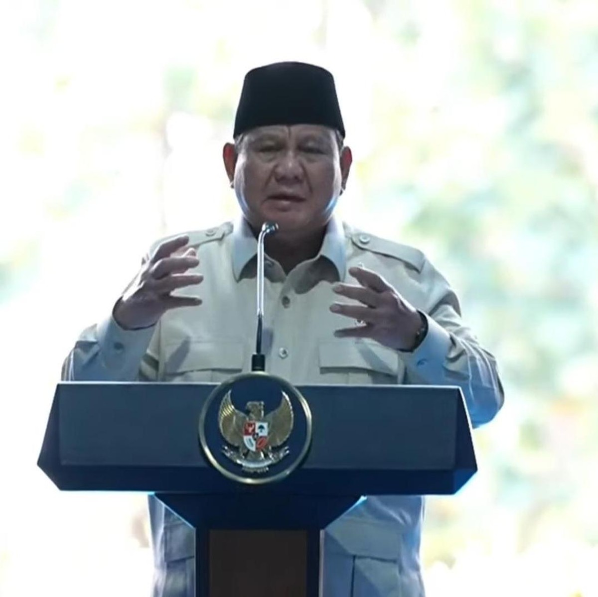 Presiden Prabowo Subianto dalam acara Panen Raya Jagung Serentak dan Groundbreaking 10 Gudang Ketahanan Pangan Polri&comma; di Tuban&comma; Jawa Timur&comma; Sabtu &lpar;16&sol;5&sol;2026&rpar;&period;