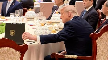 Viral Video Trump Sontek Catatan Xi Jinping, Apa Benar?