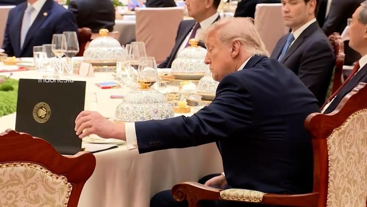 Viral Video Trump Sontek Catatan Xi Jinping, Apa Benar?