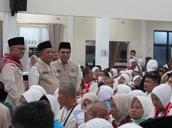 443 JCH Jambi Berangkat ke Tanah Suci, 2 Orang Tunda Terbang karena Sakit