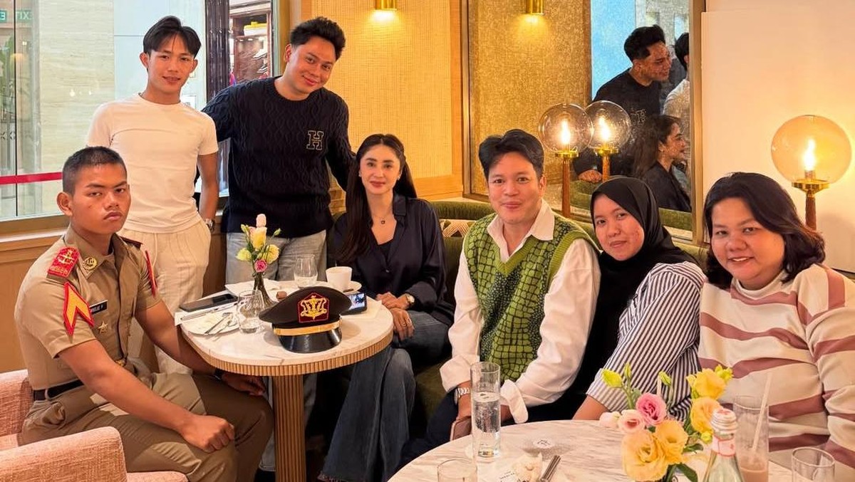 Dewi Perssik dan Gabriel Putra Angkat